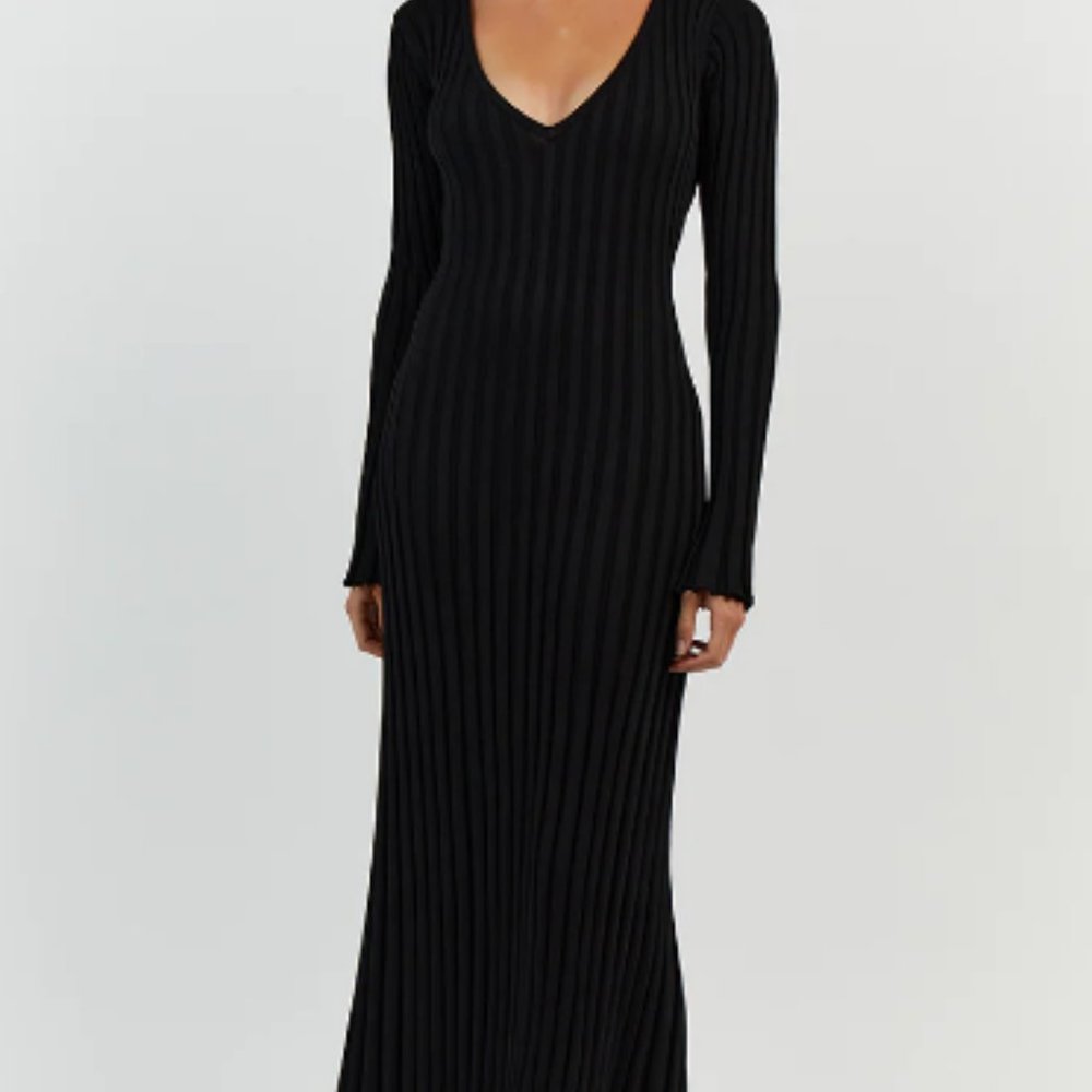 FINAL PRICE - REIGN BLACK SLEEVED KNIT MIDI DRESS